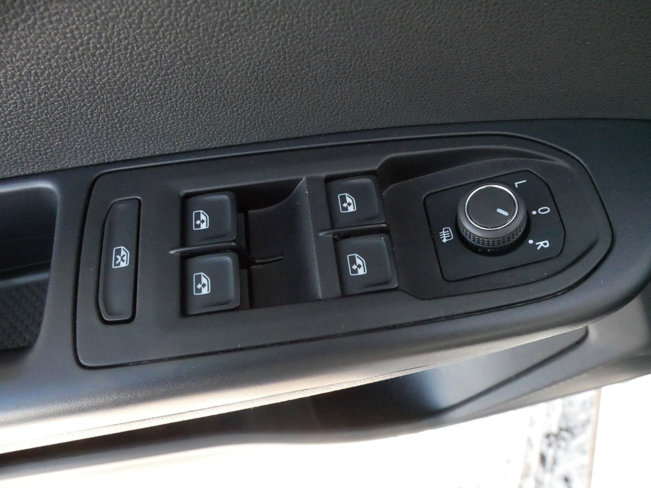 Certified 2025 Volkswagen Taos S image 16