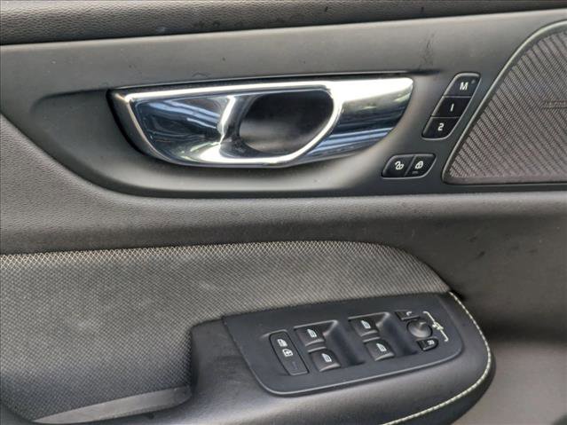 Used 2019 Volvo S60 T6 R-Design image 2