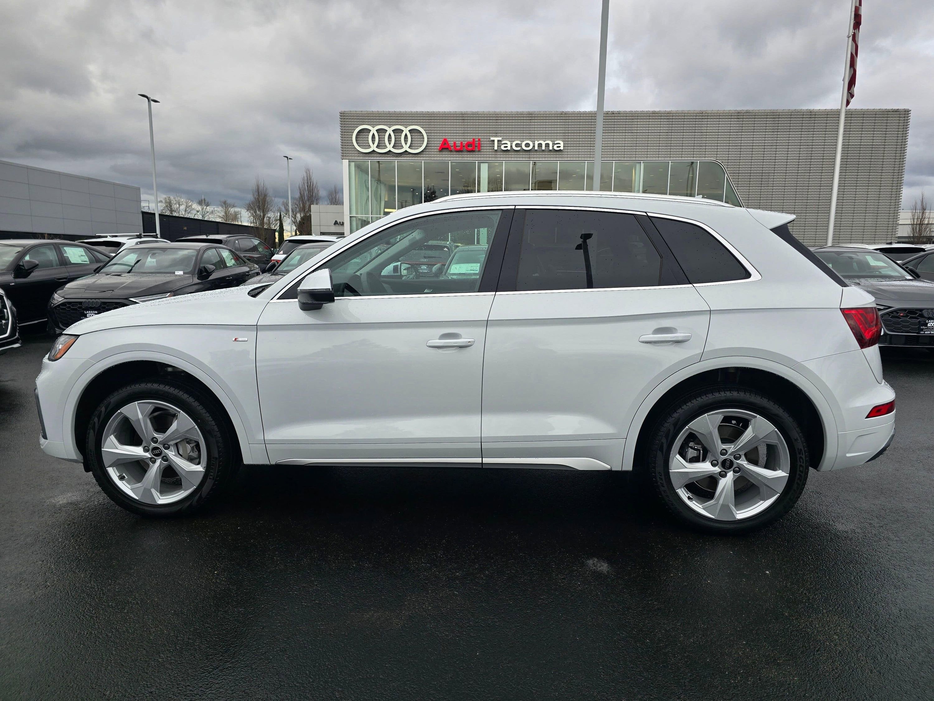 Certified 2025 Audi Q5 2.0T Premium Plus w/ Premium Plus Package image 3