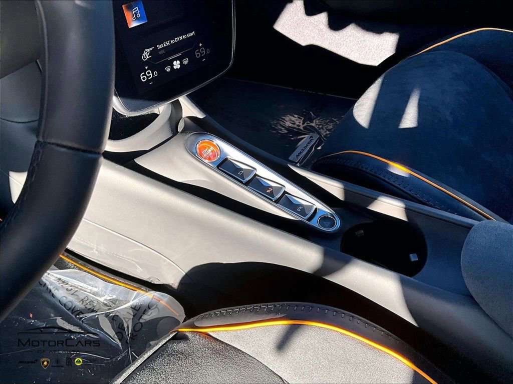 New 2025 McLaren Artura image 8