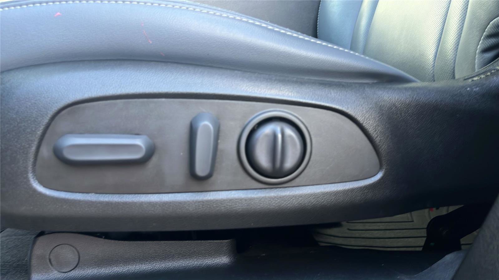 Used 2023 Buick Enclave Essence w/ Sport Touring Edition image 18