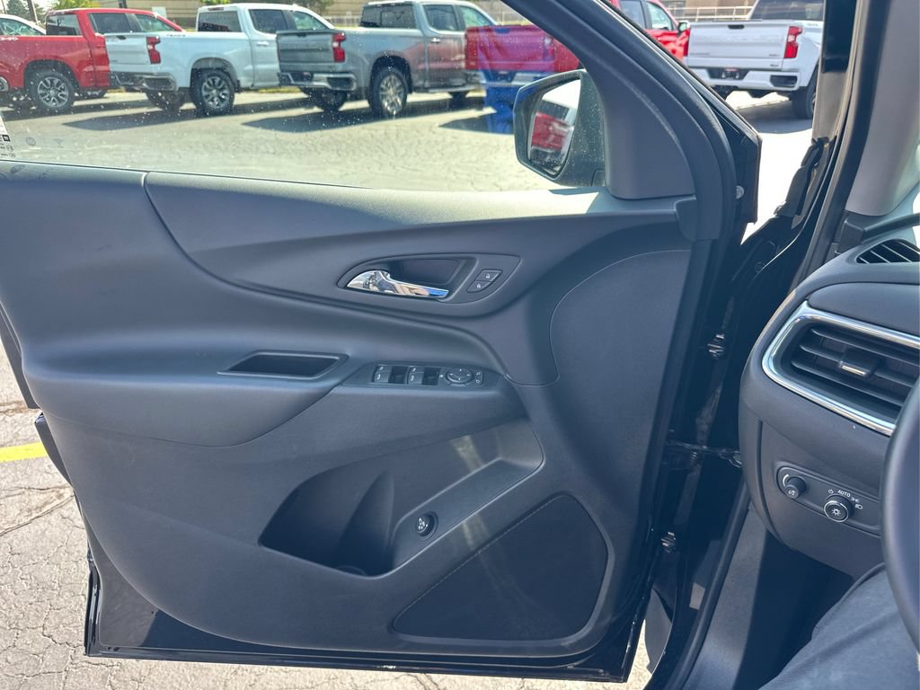 Used 2023 Chevrolet Equinox LT AWD/4WD image 10