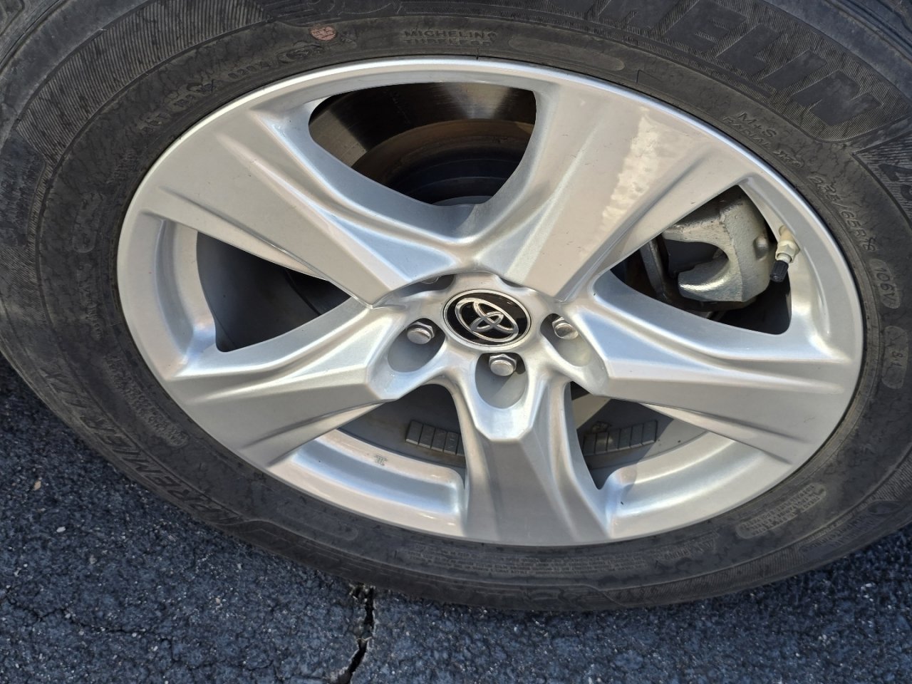 Certified 2025 Toyota Highlander LE image 10