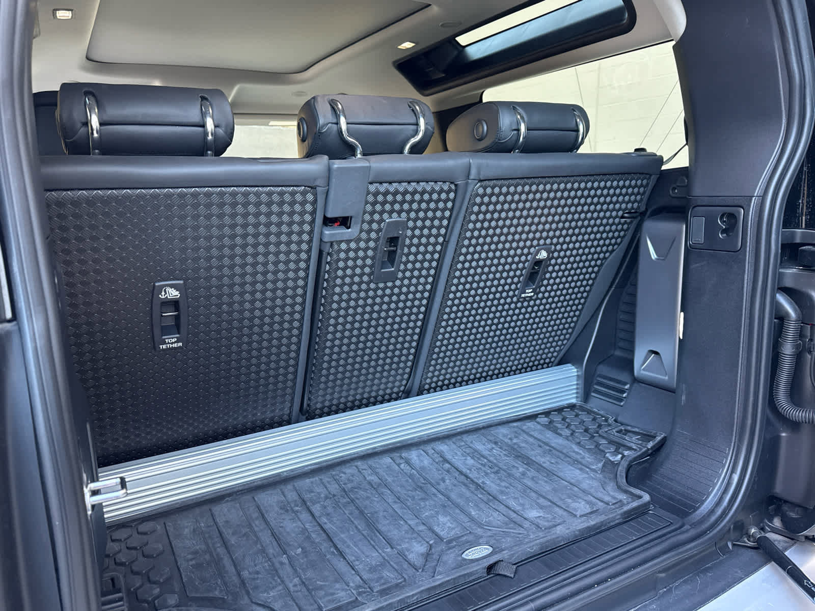 Certified 2024 Land Rover Defender 90 S image 15