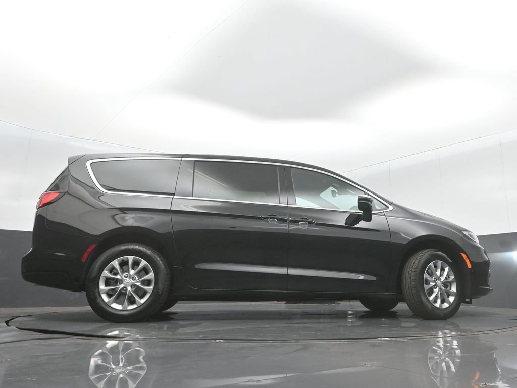 New 2026 Chrysler Pacifica Select image 31