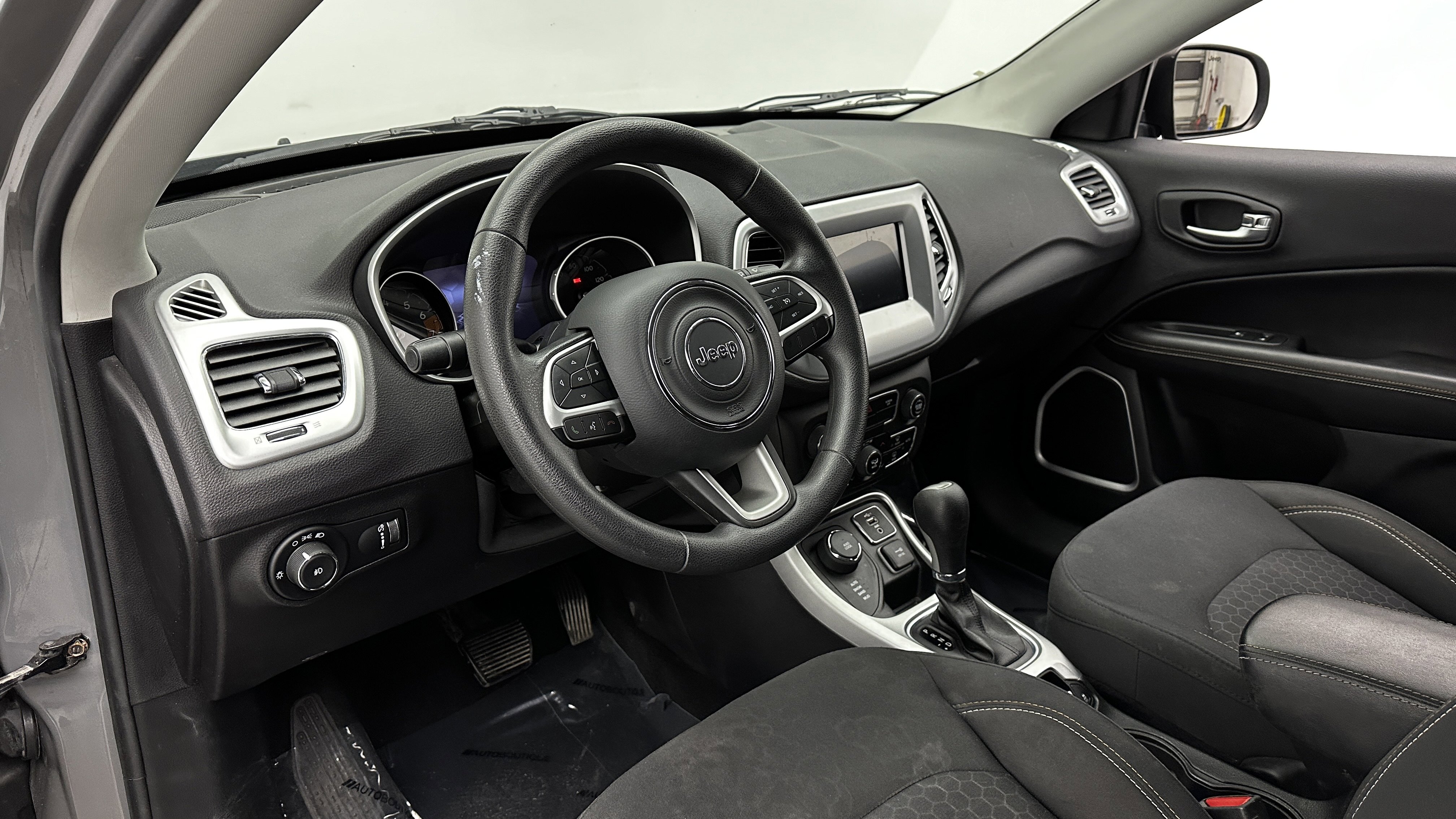 Used 2019 Jeep Compass Sport image 8