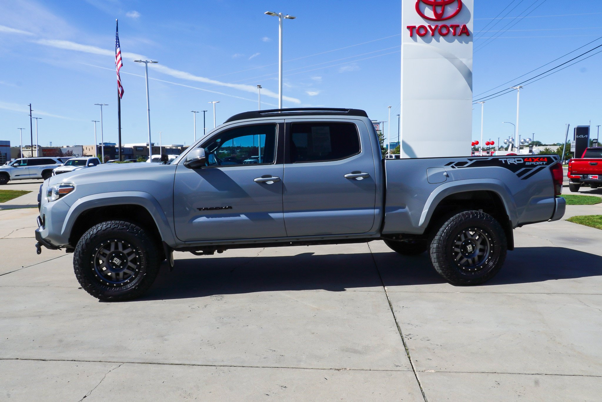 Certified 2018 Toyota Tacoma TRD Sport w/ Technology Package AWD/4WD image 5