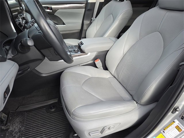 Used 2023 Toyota Highlander L image 34