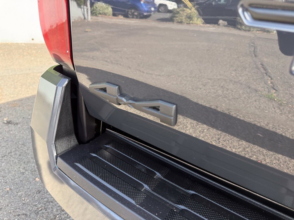 Certified 2025 Toyota Tacoma SR5 AWD/4WD image 7