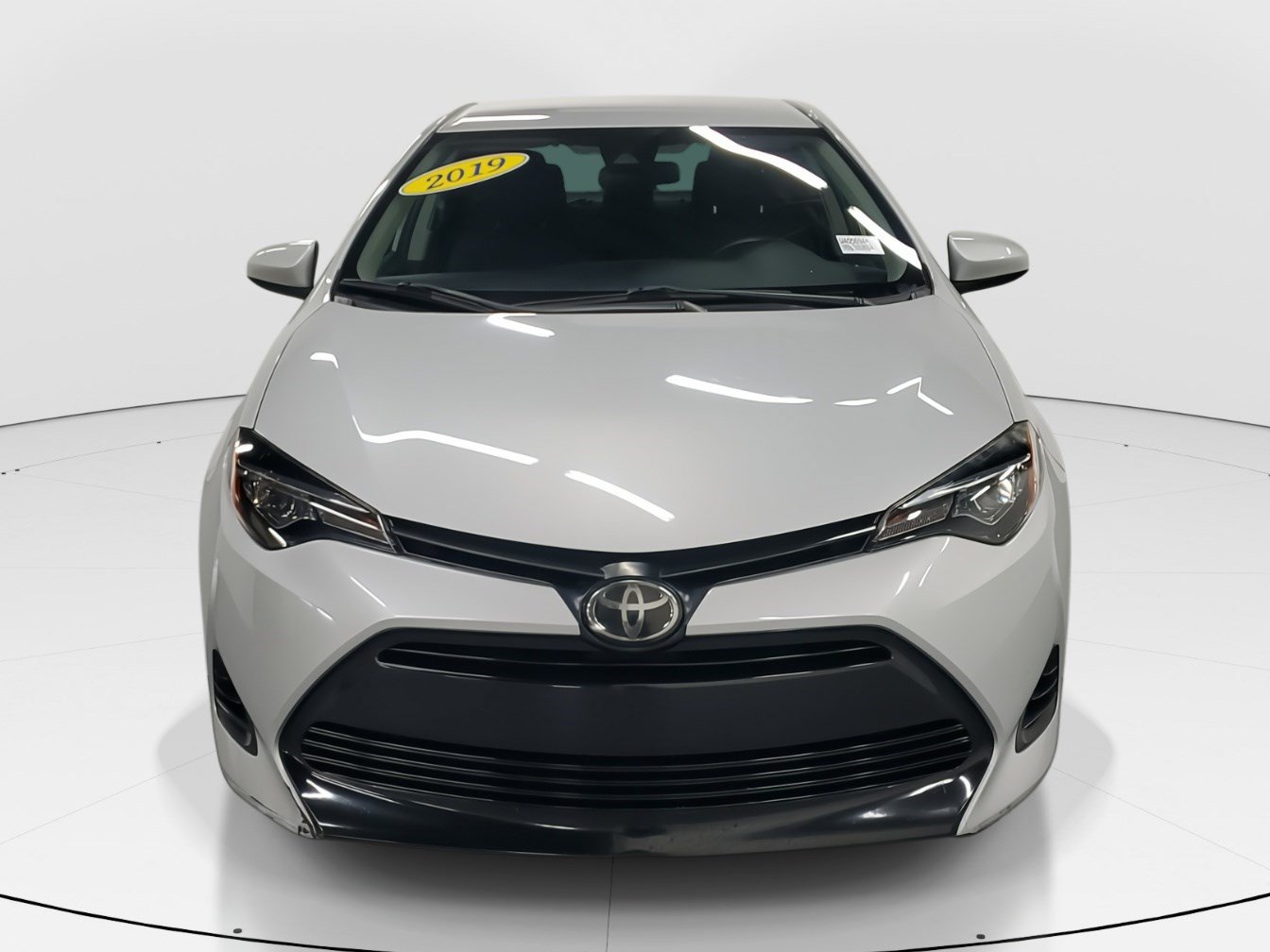 Used 2019 Toyota Corolla LE FWD image 2