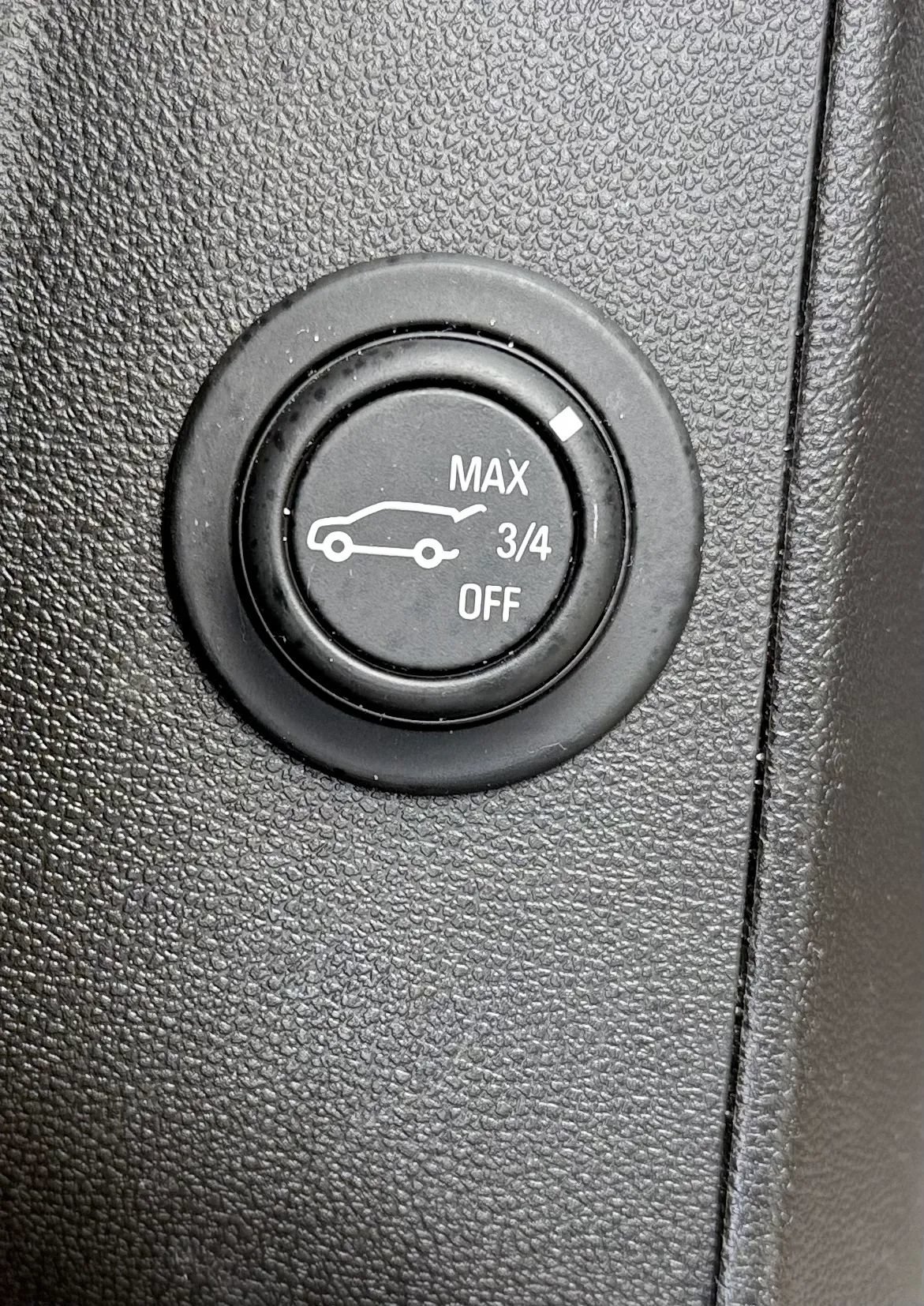 Used 2018 Chevrolet Equinox Premier AWD/4WD image 25