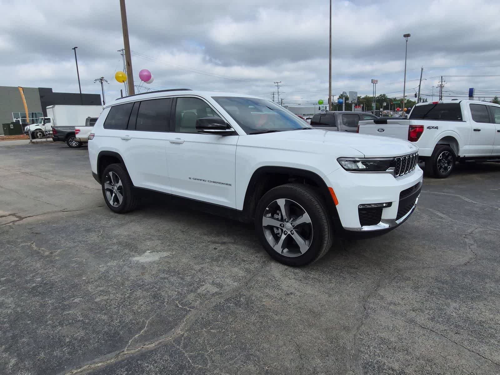 New 2025 Jeep Grand Cherokee L Limited w/ Trailer Tow Package AWD/4WD image 8