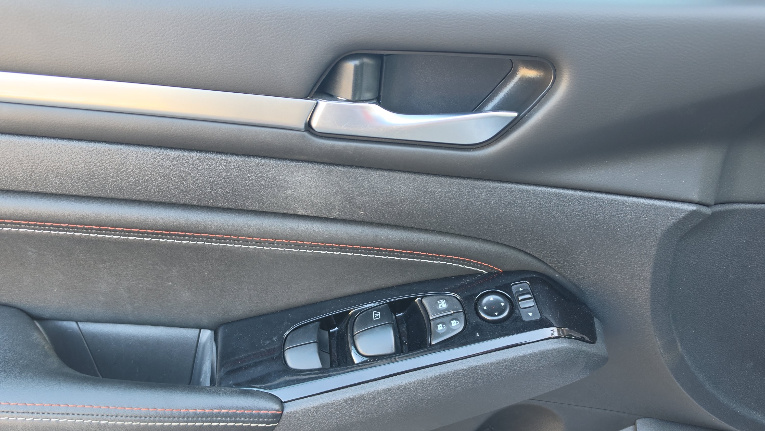 Used 2023 Nissan Altima 2.0 SR FWD image 11