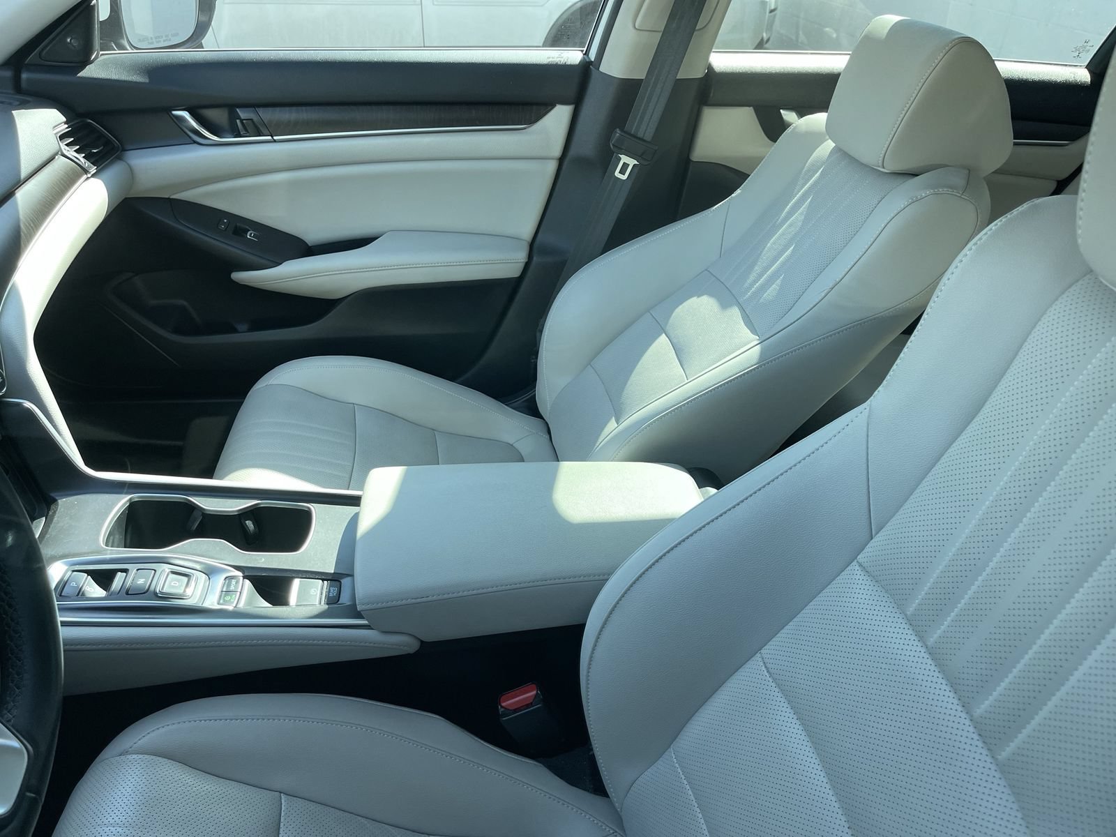 Used 2022 Honda Accord Touring image 12