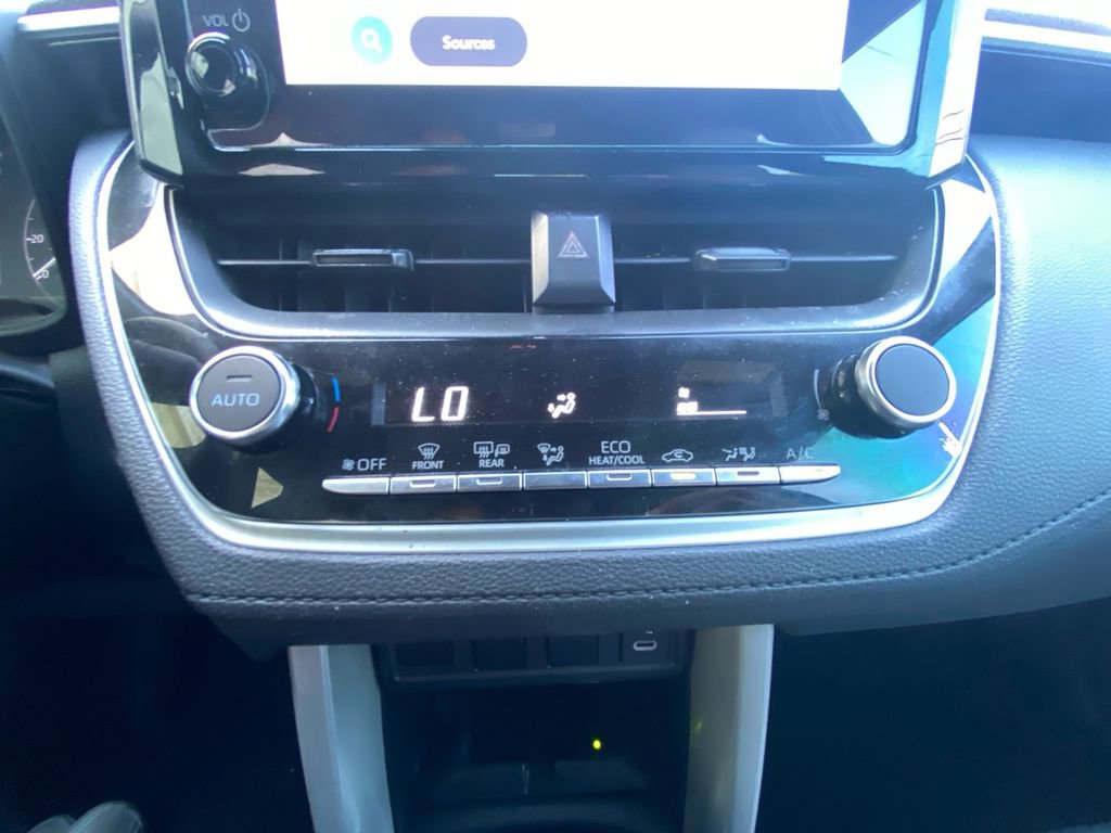 Used 2024 Toyota Corolla Cross AWD Hybrid w/ Moonroof Package image 23