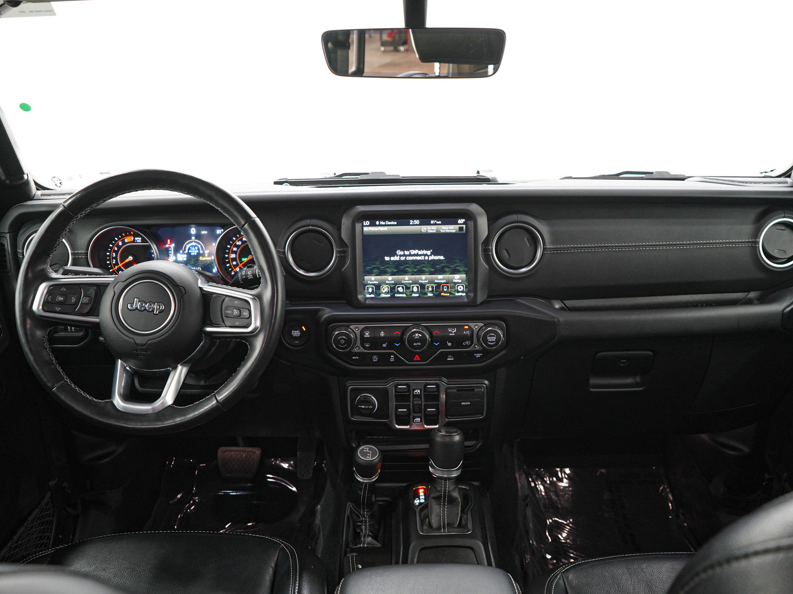 Used 2022 Jeep Wrangler Unlimited Sahara w/ Cold Weather Group AWD/4WD image 15