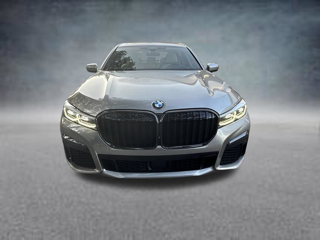 Used 2022 BMW 740i w/ M Sport Package RWD image 9