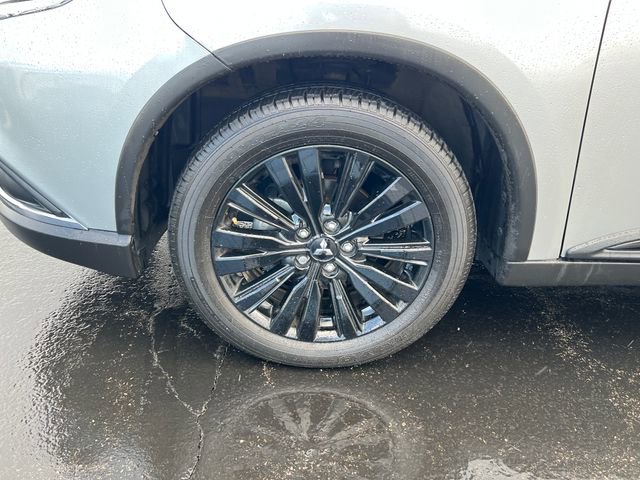 Used 2020 Mitsubishi Outlander SE image 39