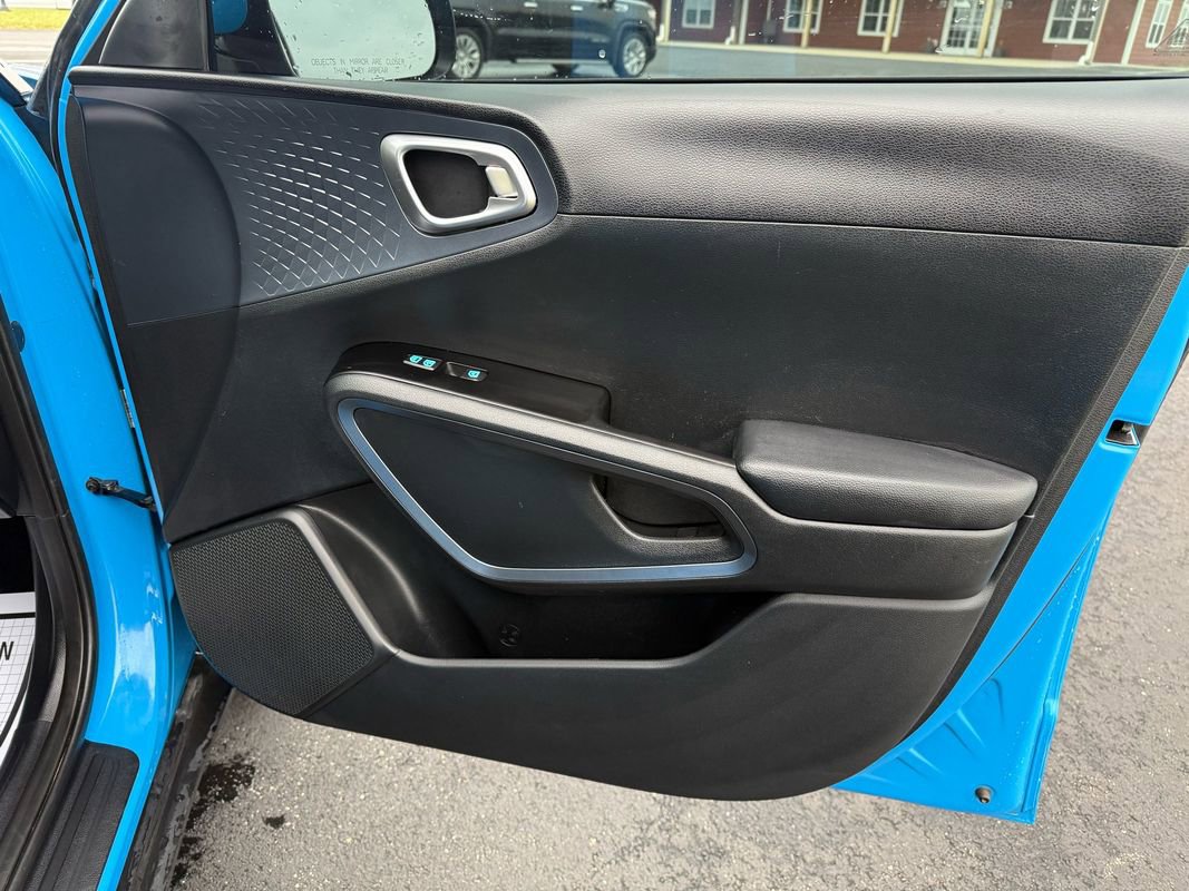 Used 2023 Kia Soul EX image 15