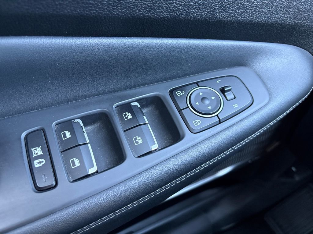 Used 2019 Hyundai Santa Fe Limited image 16