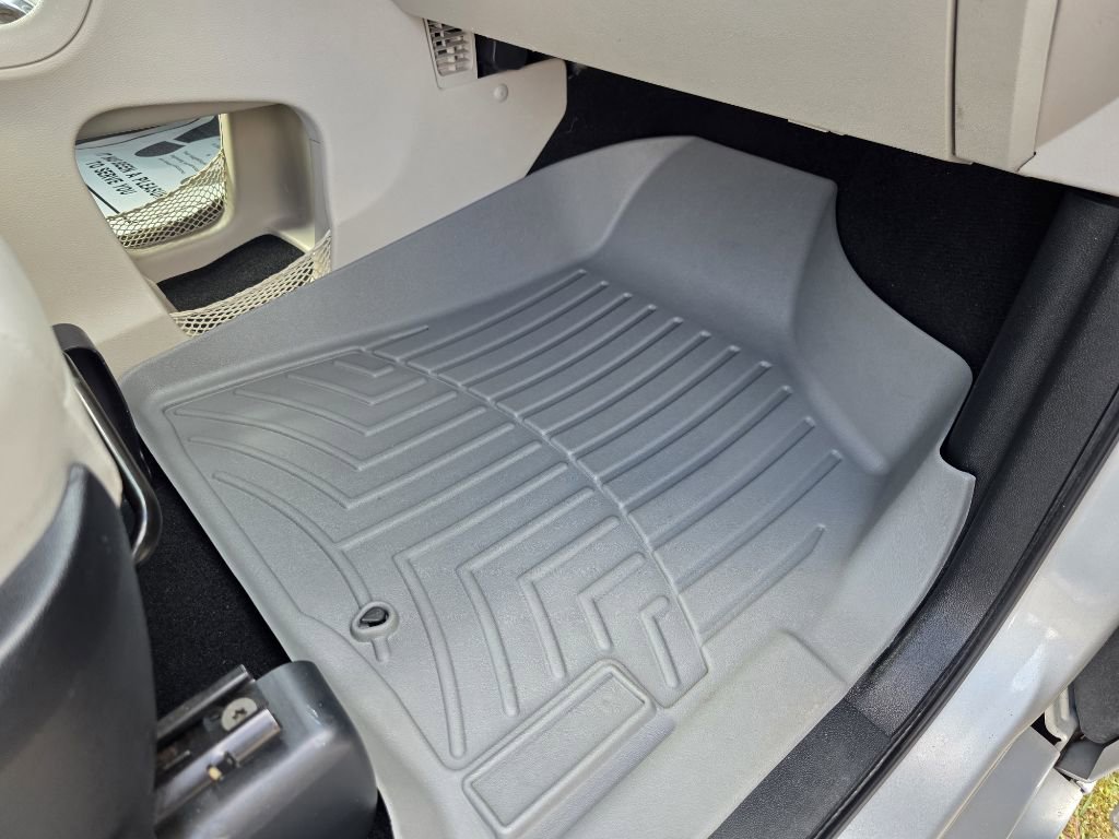 Used 2012 Dodge Grand Caravan Crew FWD image 32