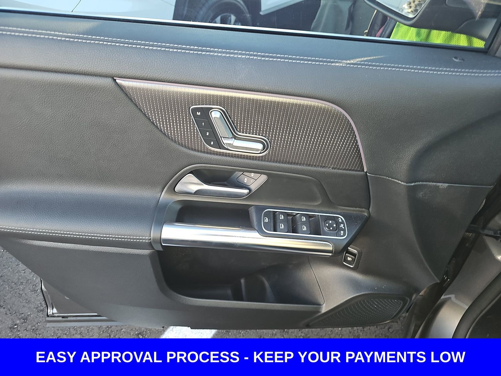 Used 2021 Mercedes-Benz GLA 250 4MATIC w/ Premium Package image 17