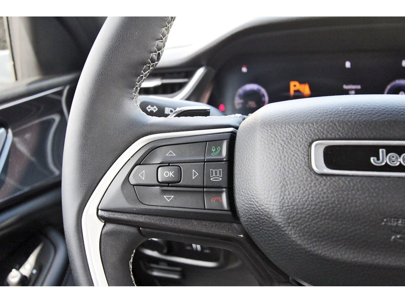 Used 2023 Jeep Grand Cherokee Altitude image 23