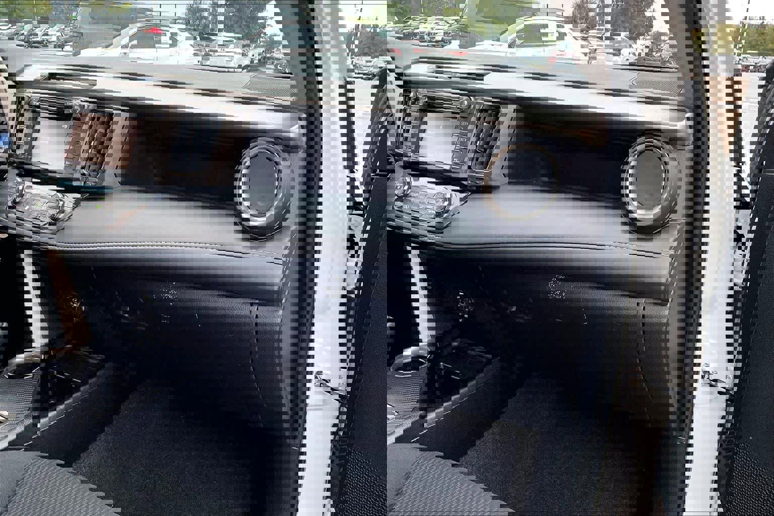 Used 2014 Toyota RAV4 XLE image 16