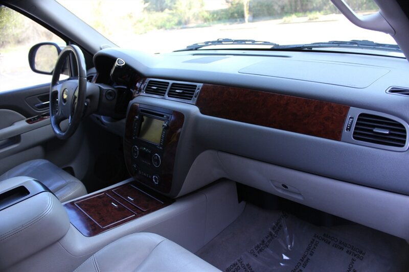 Used 2011 Chevrolet Tahoe LTZ AWD/4WD image 19