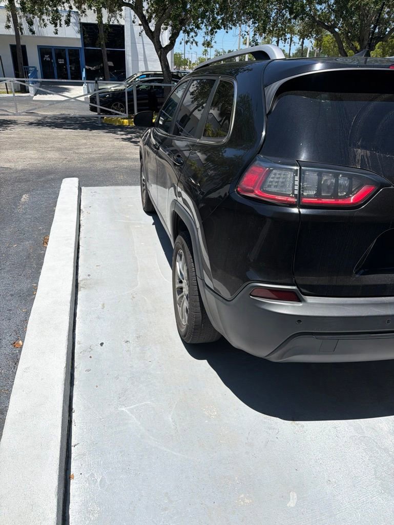 Used 2019 Jeep Cherokee Latitude Plus FWD image 5