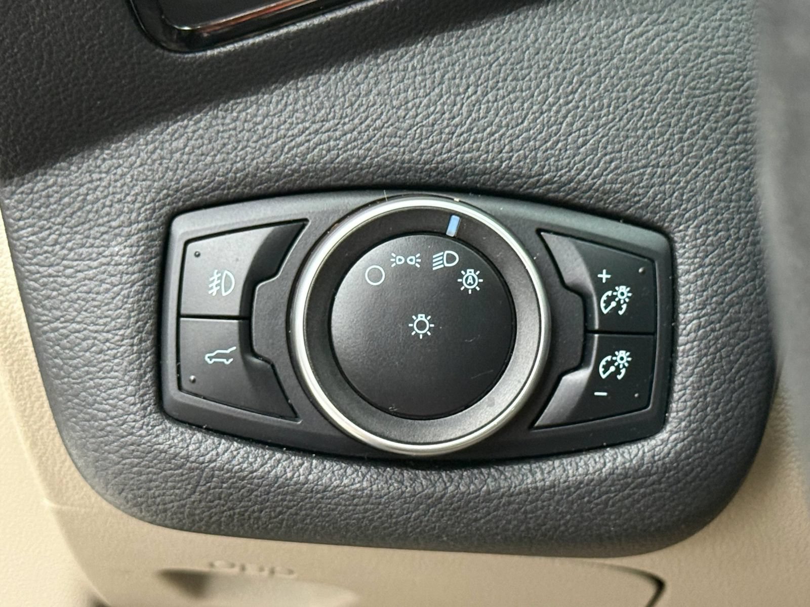 Used 2017 Ford Escape Titanium w/ Equipment Group 301A AWD/4WD image 28