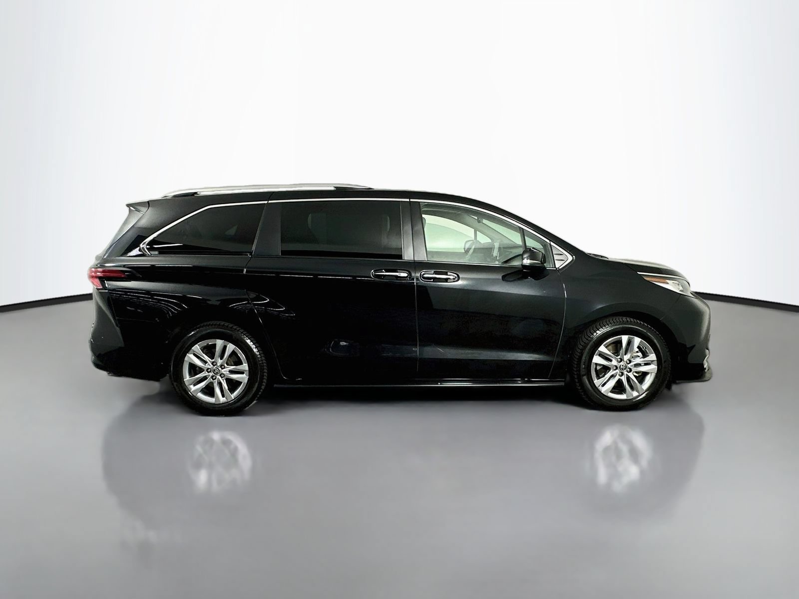 Used 2022 Toyota Sienna Limited AWD/4WD image 8