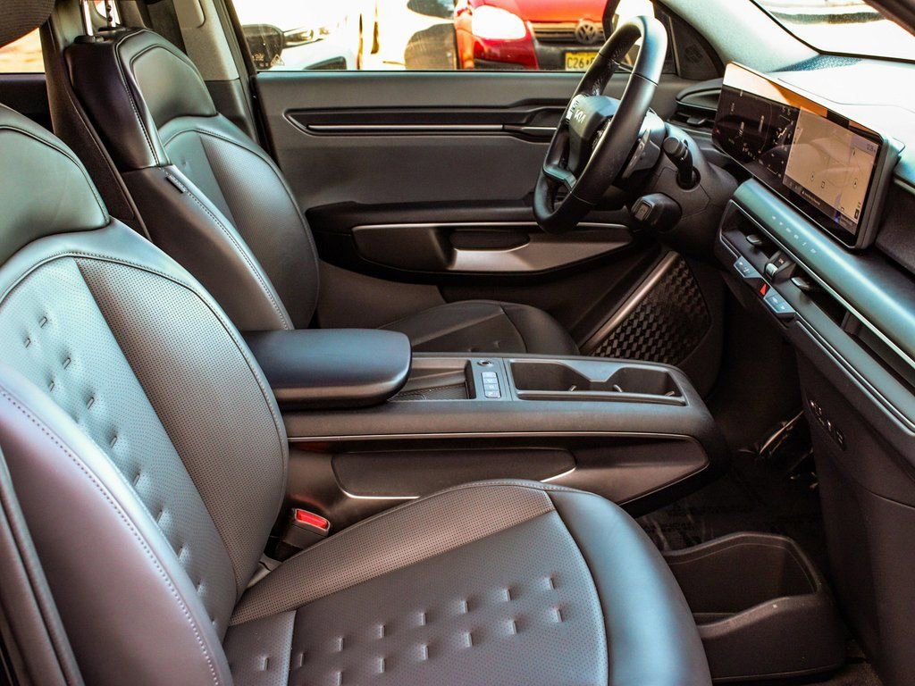 Used 2025 Kia EV9 Wind image 43