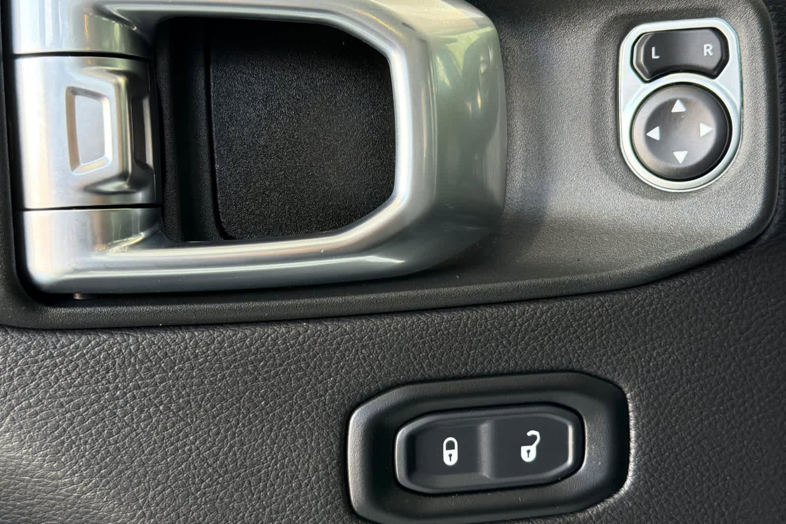 Used 2023 Jeep Wrangler Unlimited Rubicon 392 image 15
