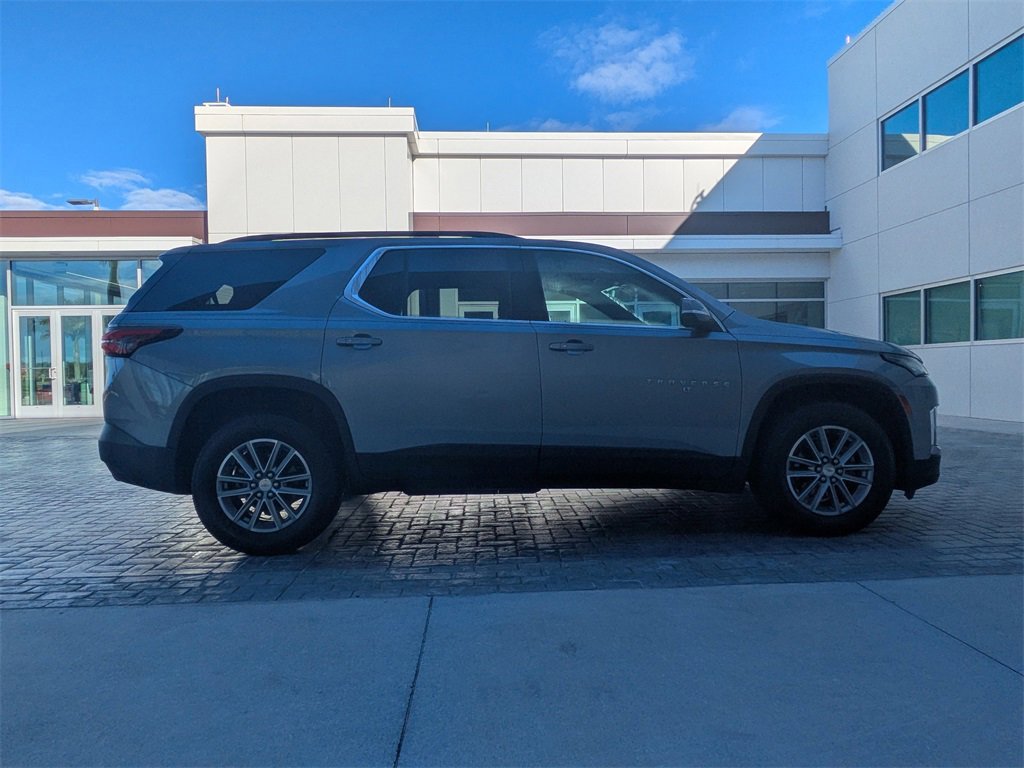 Used 2023 Chevrolet Traverse LT image 3