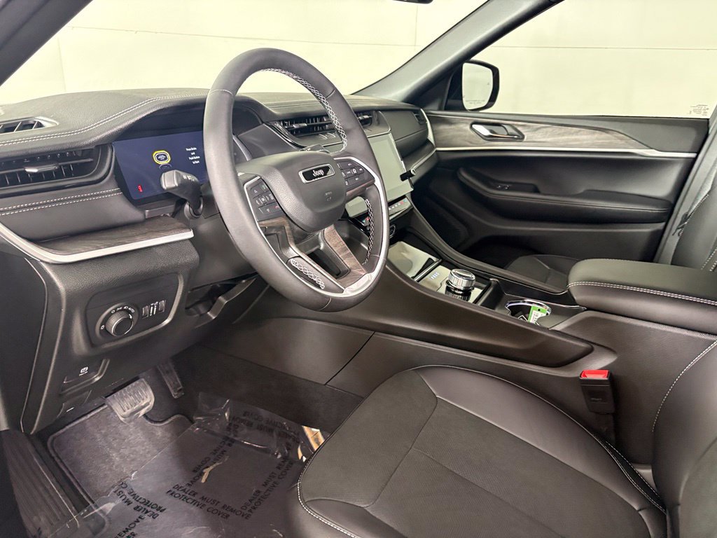 New 2027 Jeep Grand Cherokee Altitude RWD image 22
