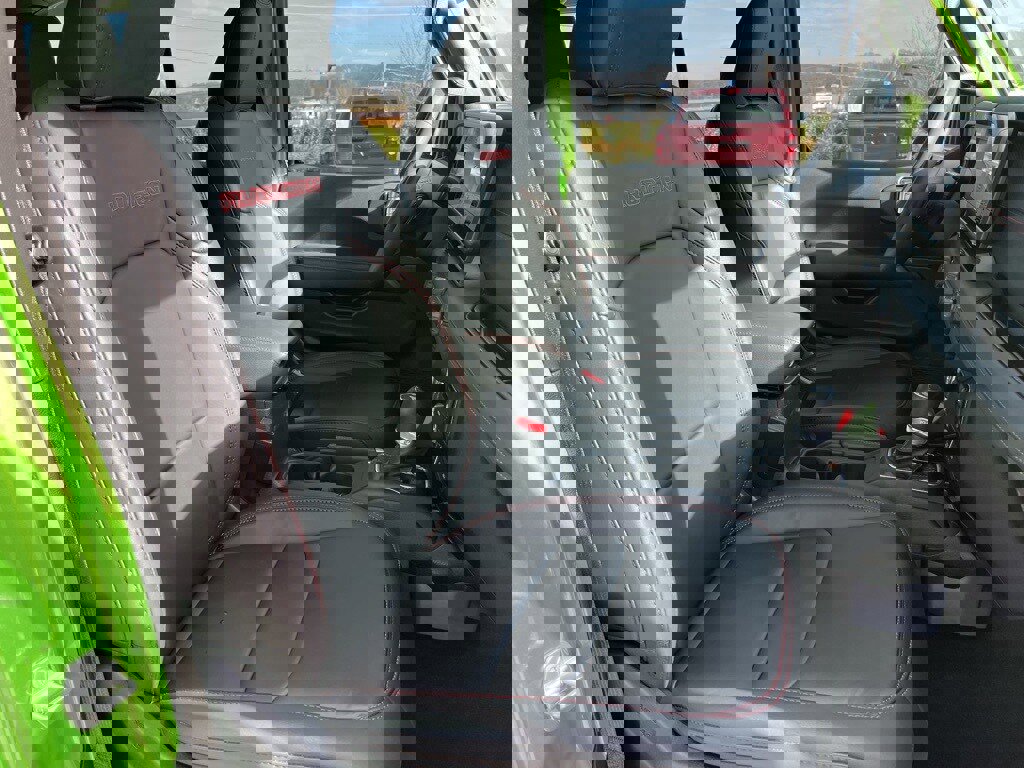 Used 2025 Jeep Wrangler Unlimited Rubicon image 26