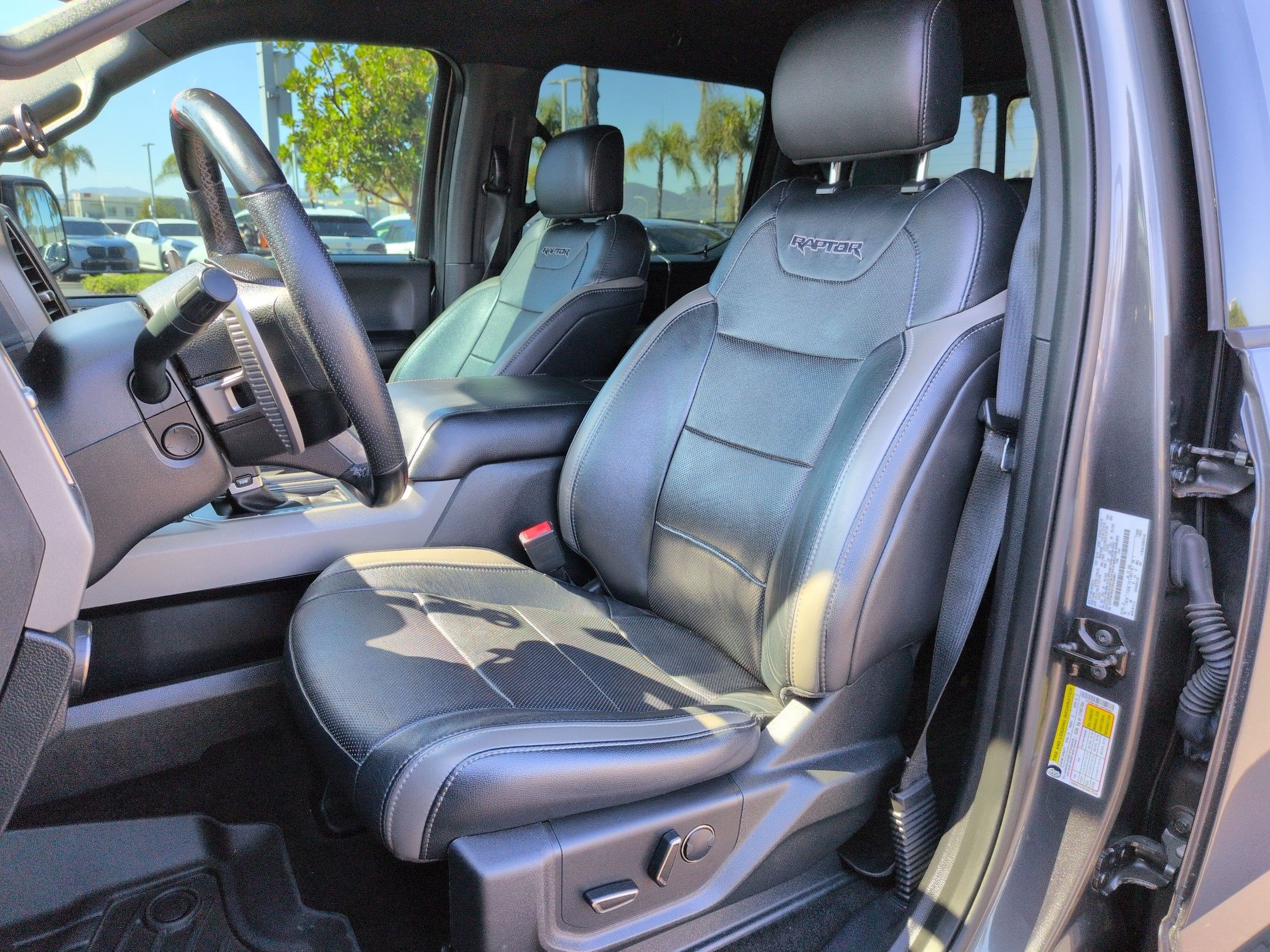 Used 2018 Ford F150 Raptor w/ Equipment Group 802A Luxury AWD/4WD image 16