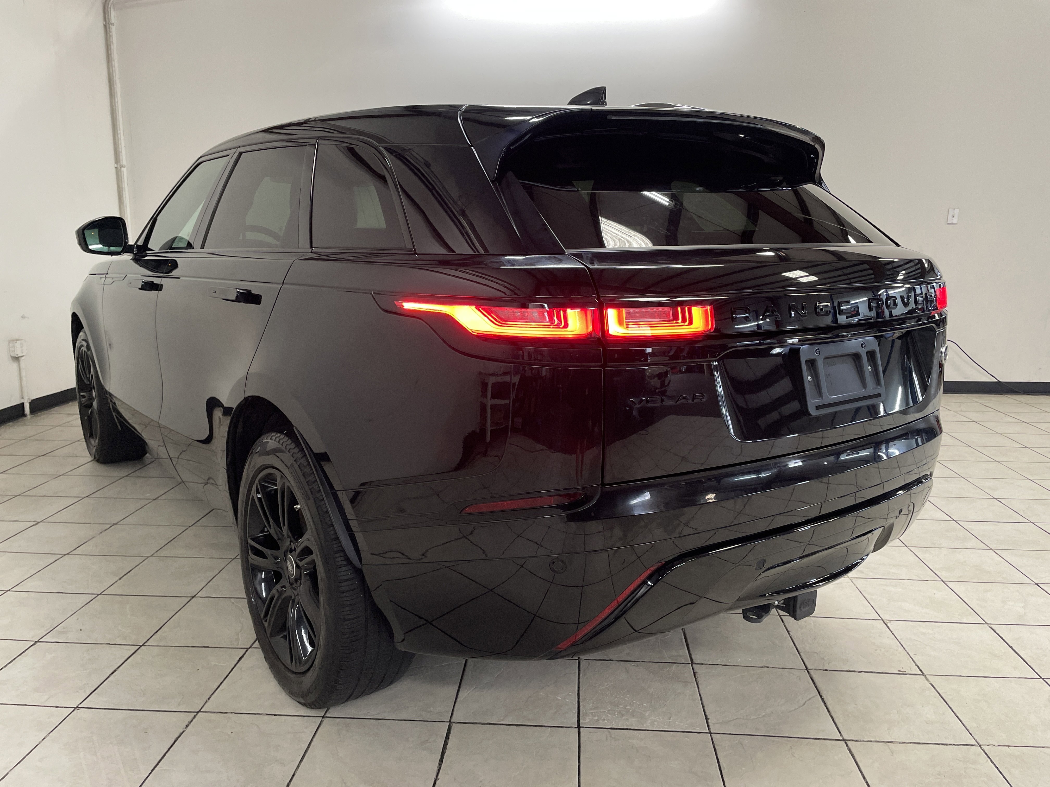 Used 2022 Land Rover Range Rover Velar R-Dynamic S image 6