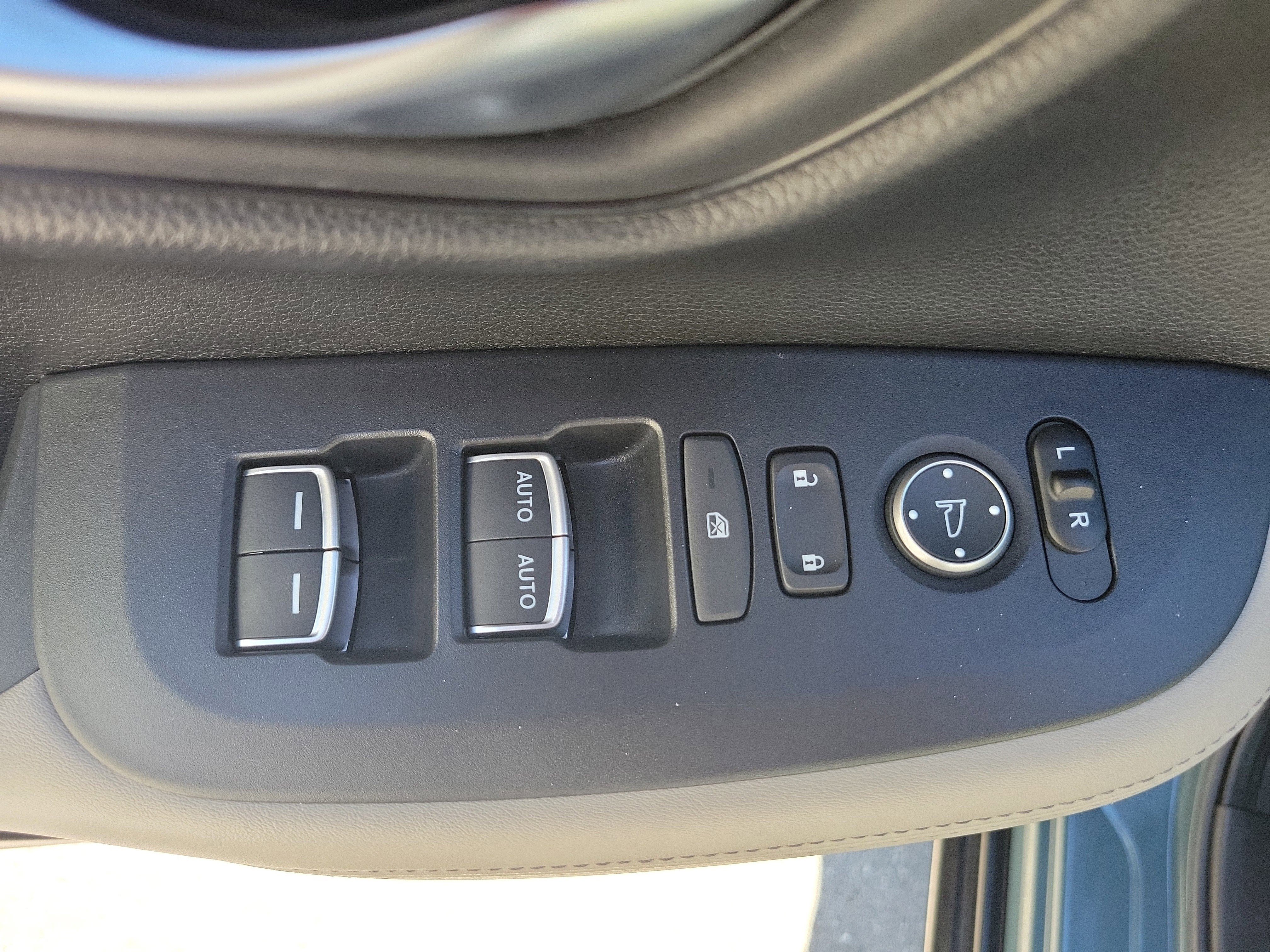 Used 2024 Honda HR-V EX-L image 18