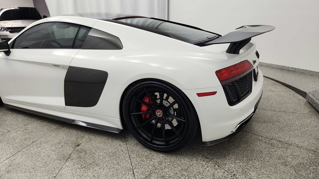Used 2017 Audi R8 V10 w/ Carbon Exterior Package AWD/4WD image 16