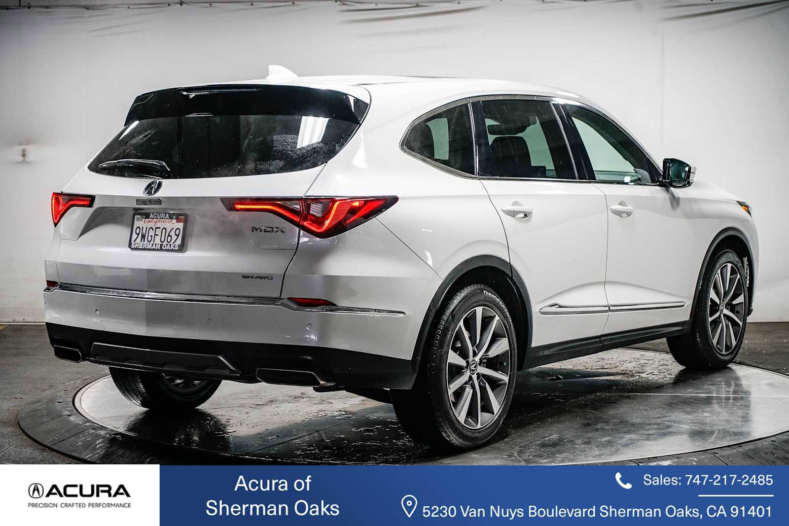 Used 2025 Acura MDX SH-AWD w/ Technology Package image 3
