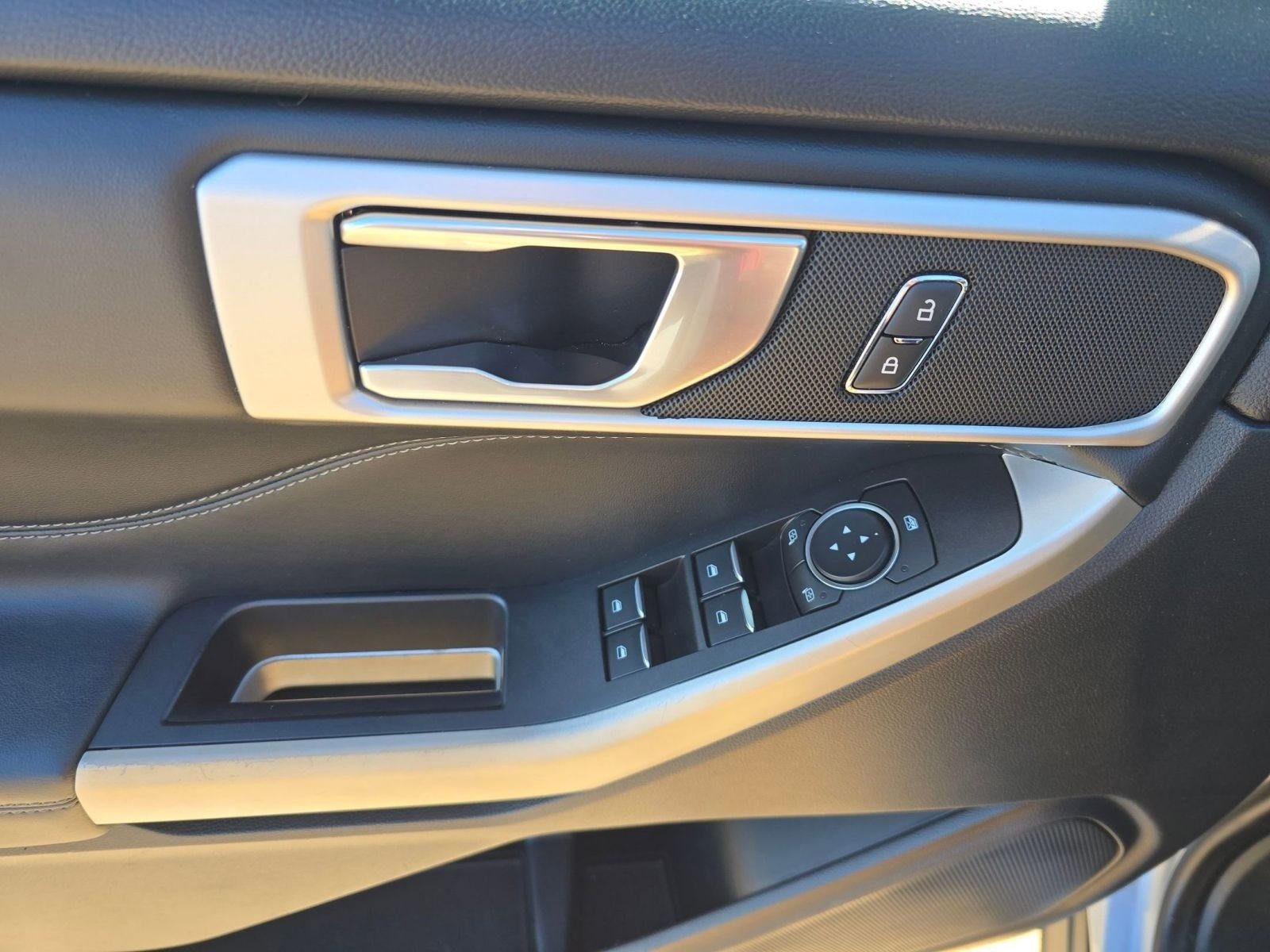 Used 2020 Ford Explorer XLT w/ Equipment Group 202A image 22