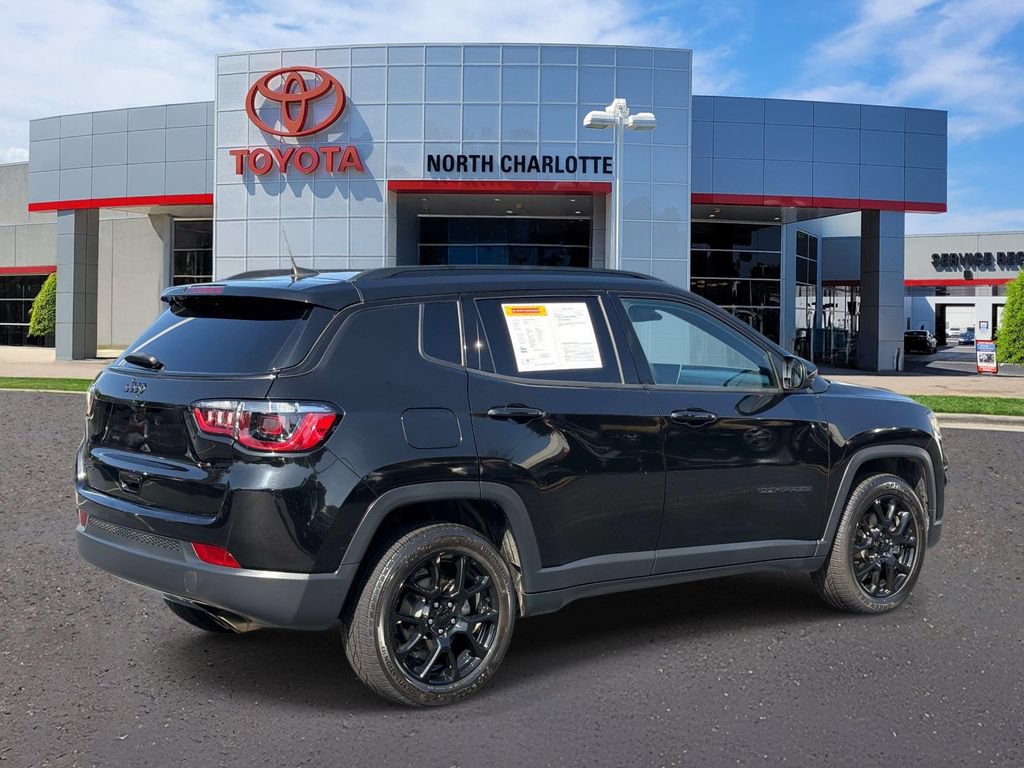 Used 2022 Jeep Compass Latitude w/ Sun and Sound Group AWD/4WD image 8