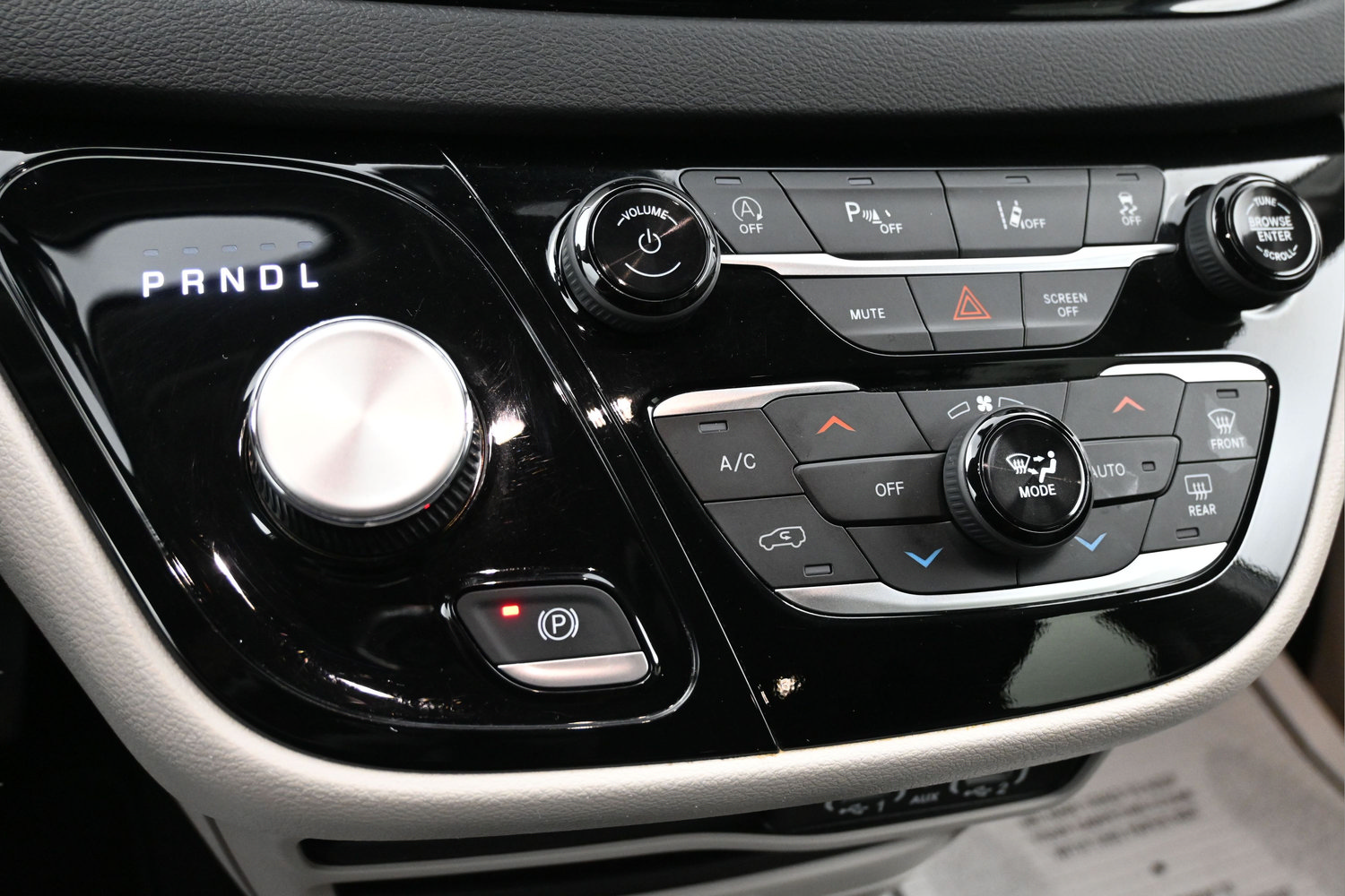 Used 2024 Chrysler Pacifica Touring-L FWD image 23