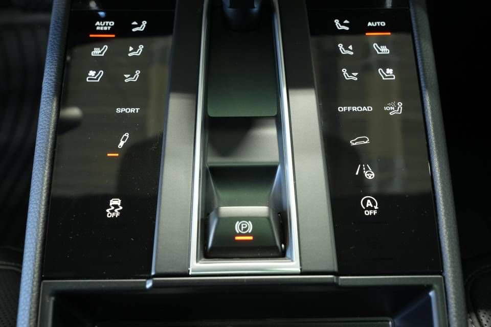 New 2026 Porsche Macan AWD/4WD image 22