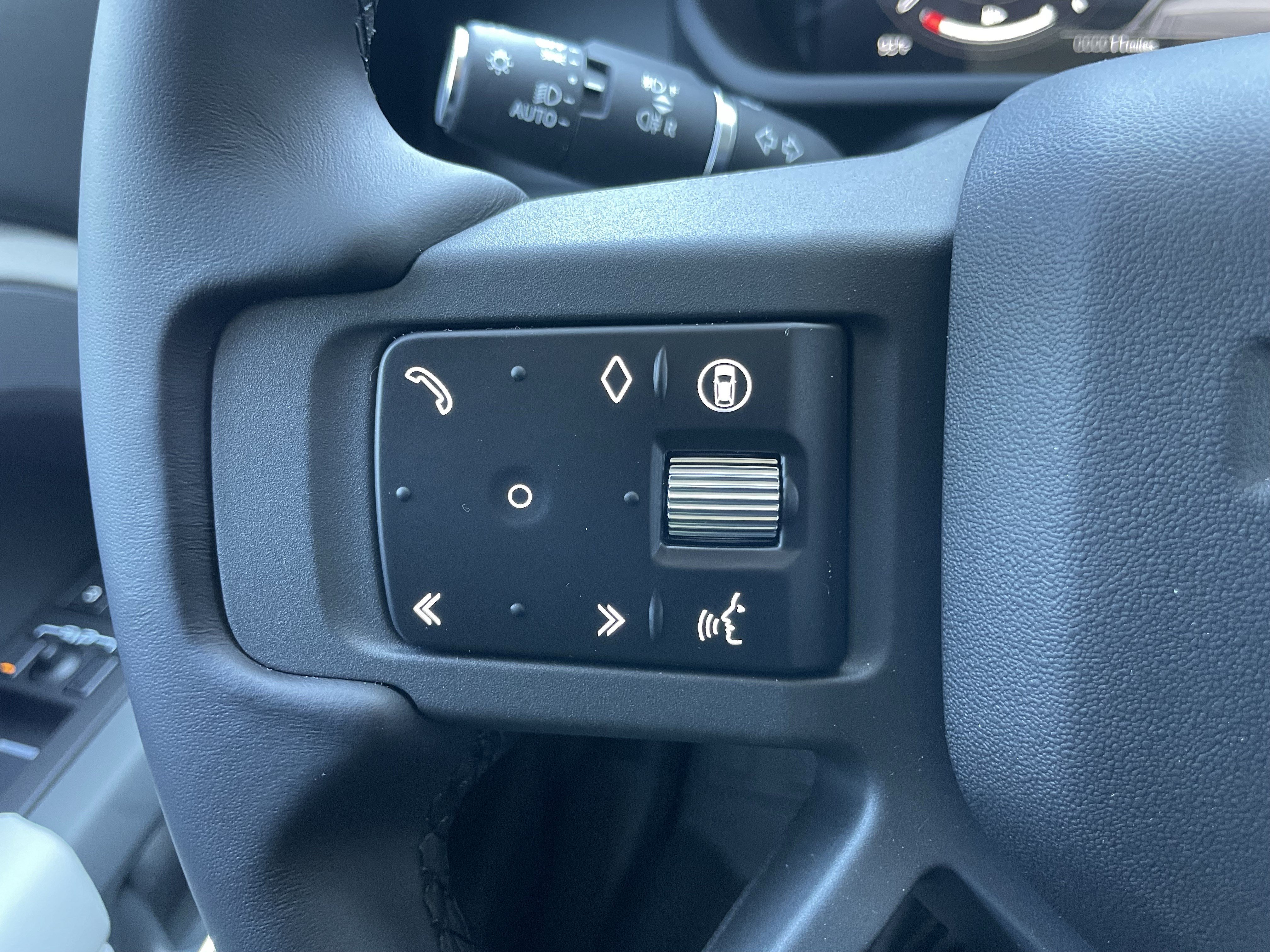 New 2026 Land Rover Defender 130 X-Dynamic SE AWD/4WD image 23