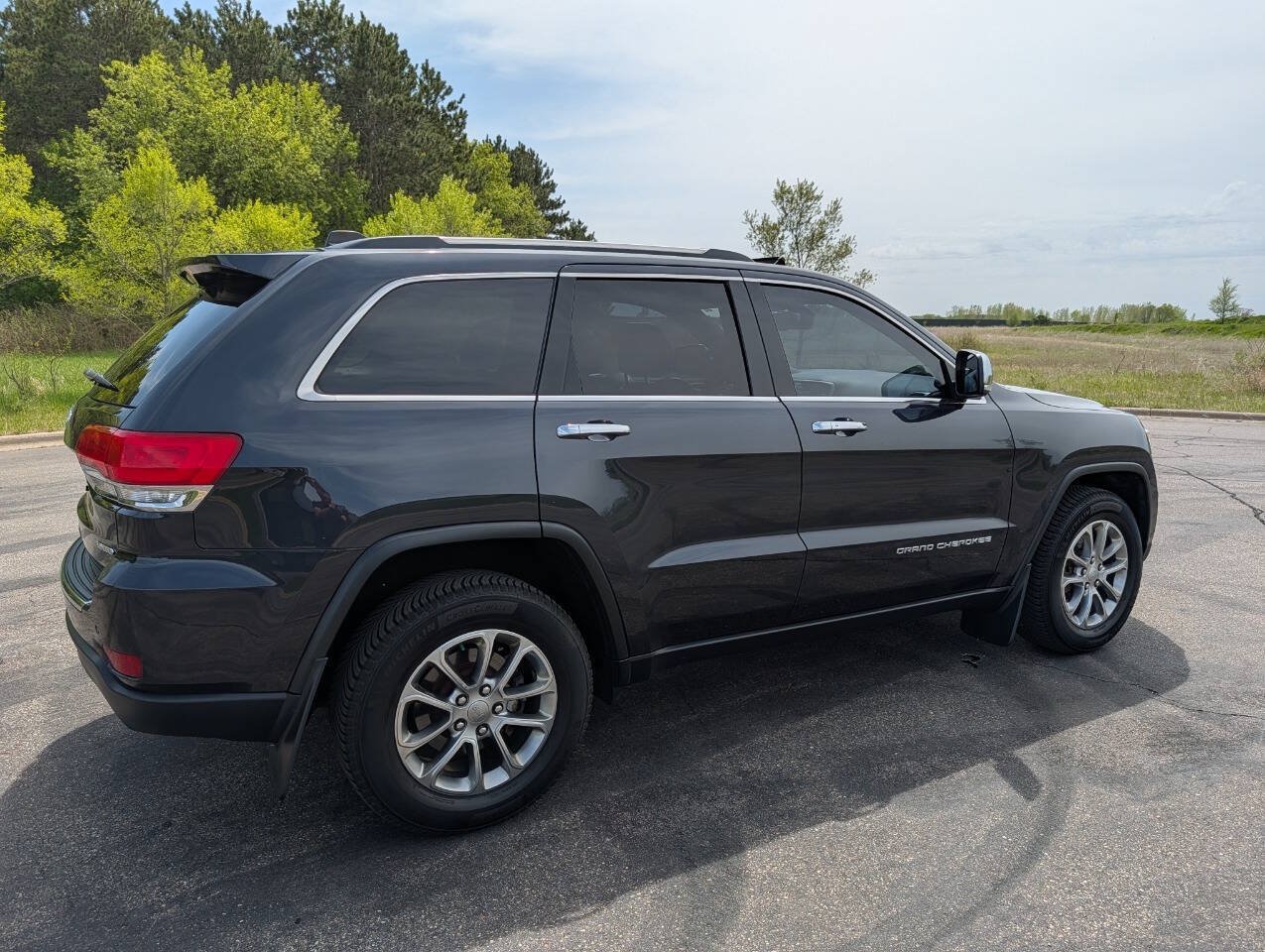 Used 2015 Jeep Grand Cherokee Limited w/ Luxury Group II AWD/4WD image 2