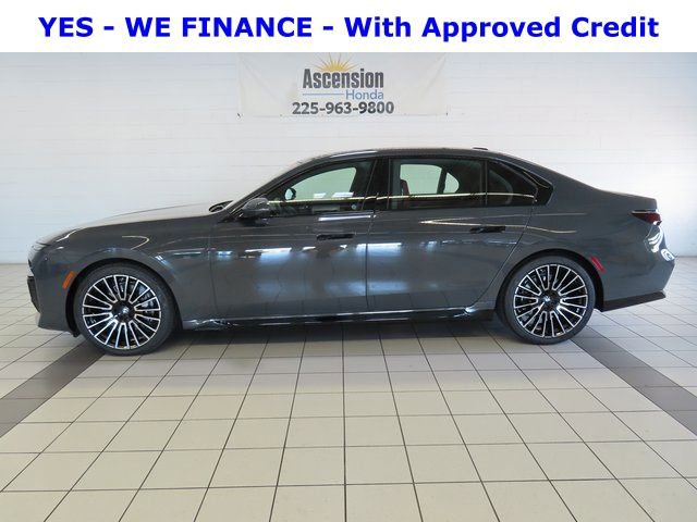 Used 2025 BMW 740i image 3