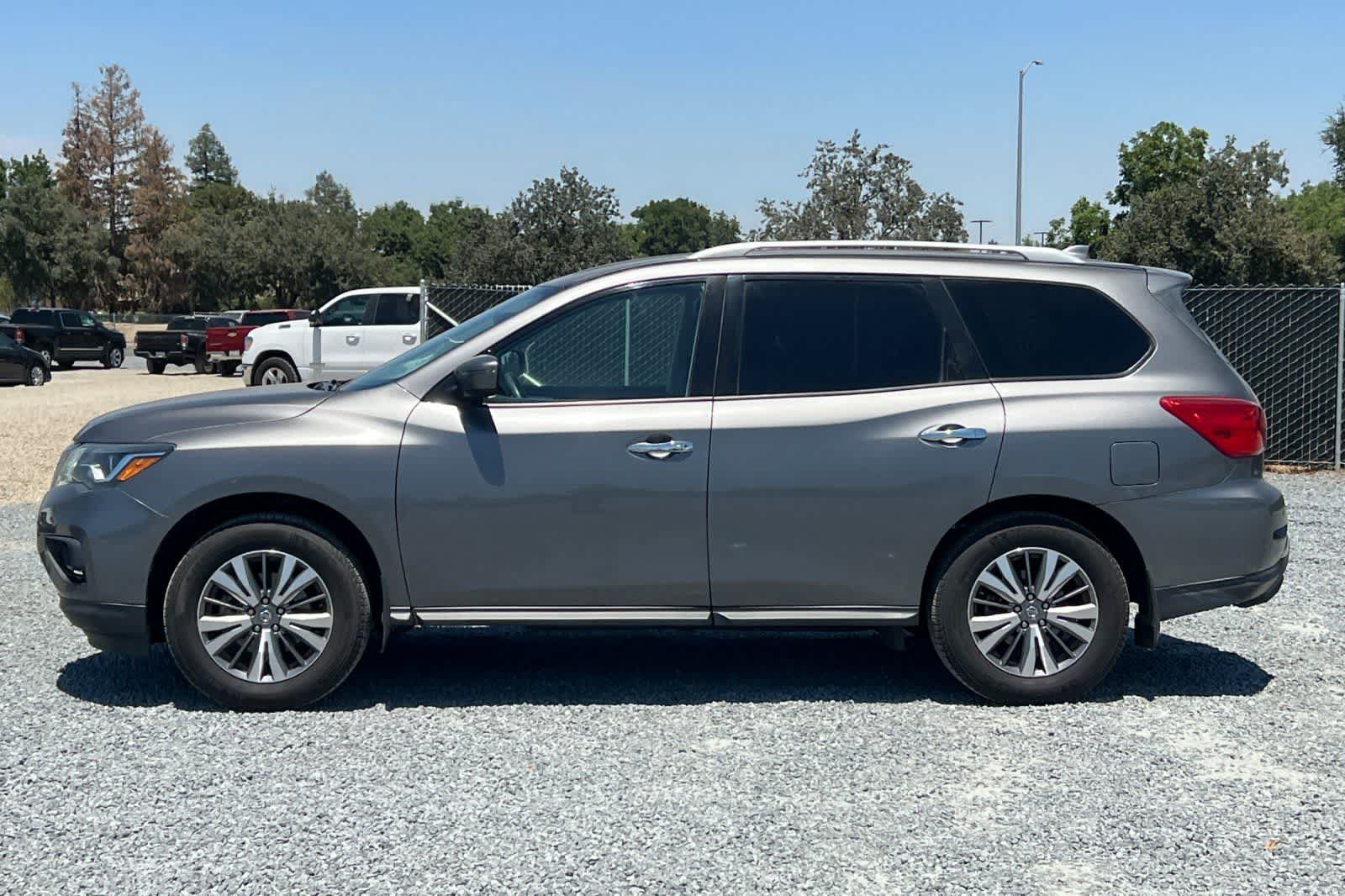 Used 2019 Nissan Pathfinder SV AWD/4WD image 6